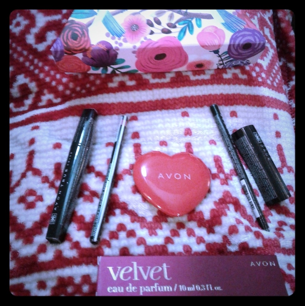 Avon Custom made Valentine's Makeup Bundle